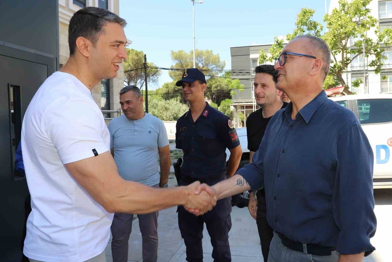 YAKLAŞIK 3,5 YILDIR SARUHANLI'DA GÖREV YAPAN VE MARDİN'İN KIZILTEPE İLÇESİNE ATANAN KAYMAKAM MURAT...