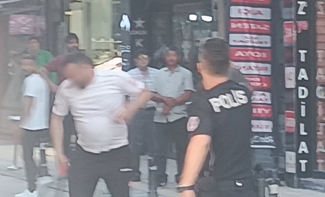 YALOVA’DA PSİKOLOJİK RAHATSIZLIĞI OLDUĞU İLERİ SÜRÜLEN BİR KİŞİ 2 KİŞİYİ BIÇAKLA YARALADI. OLAY...
