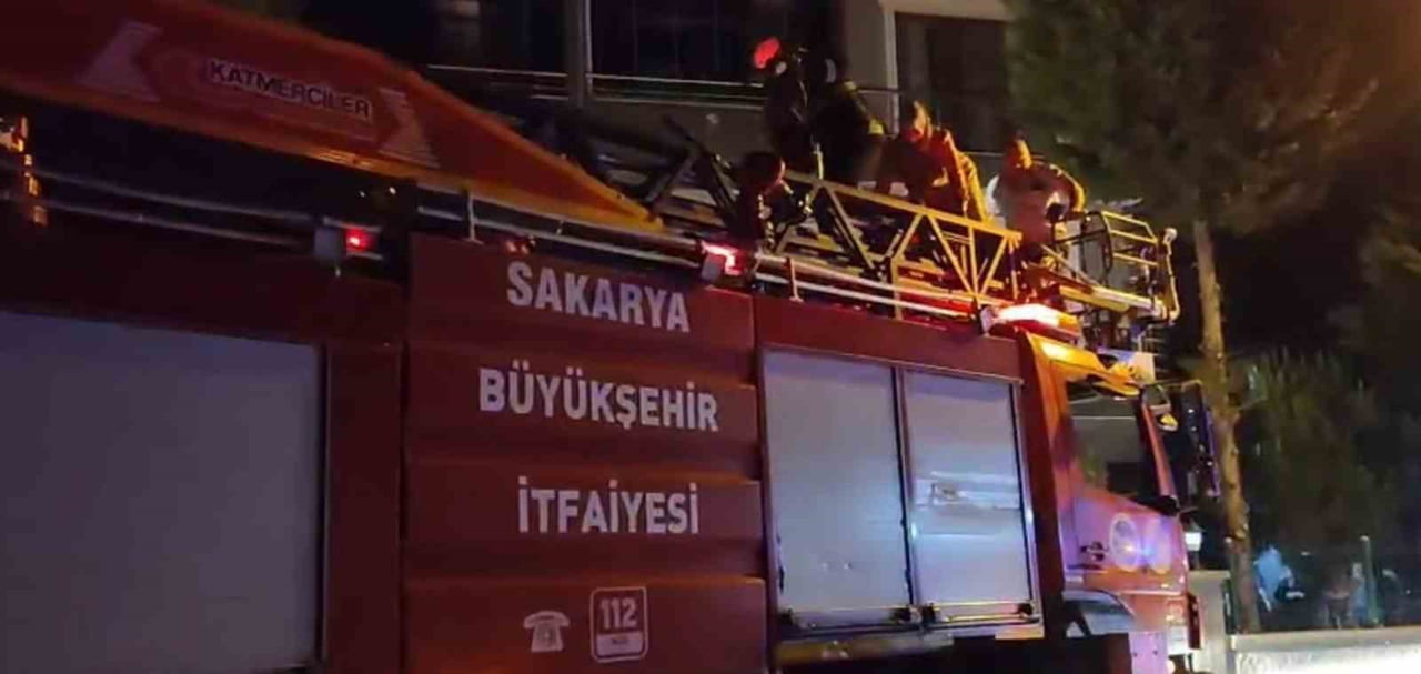 YANGIN EKİPLERİN MÜDAHALESİ İLE KISA SÜREDE SÖNDÜRÜLDÜ.