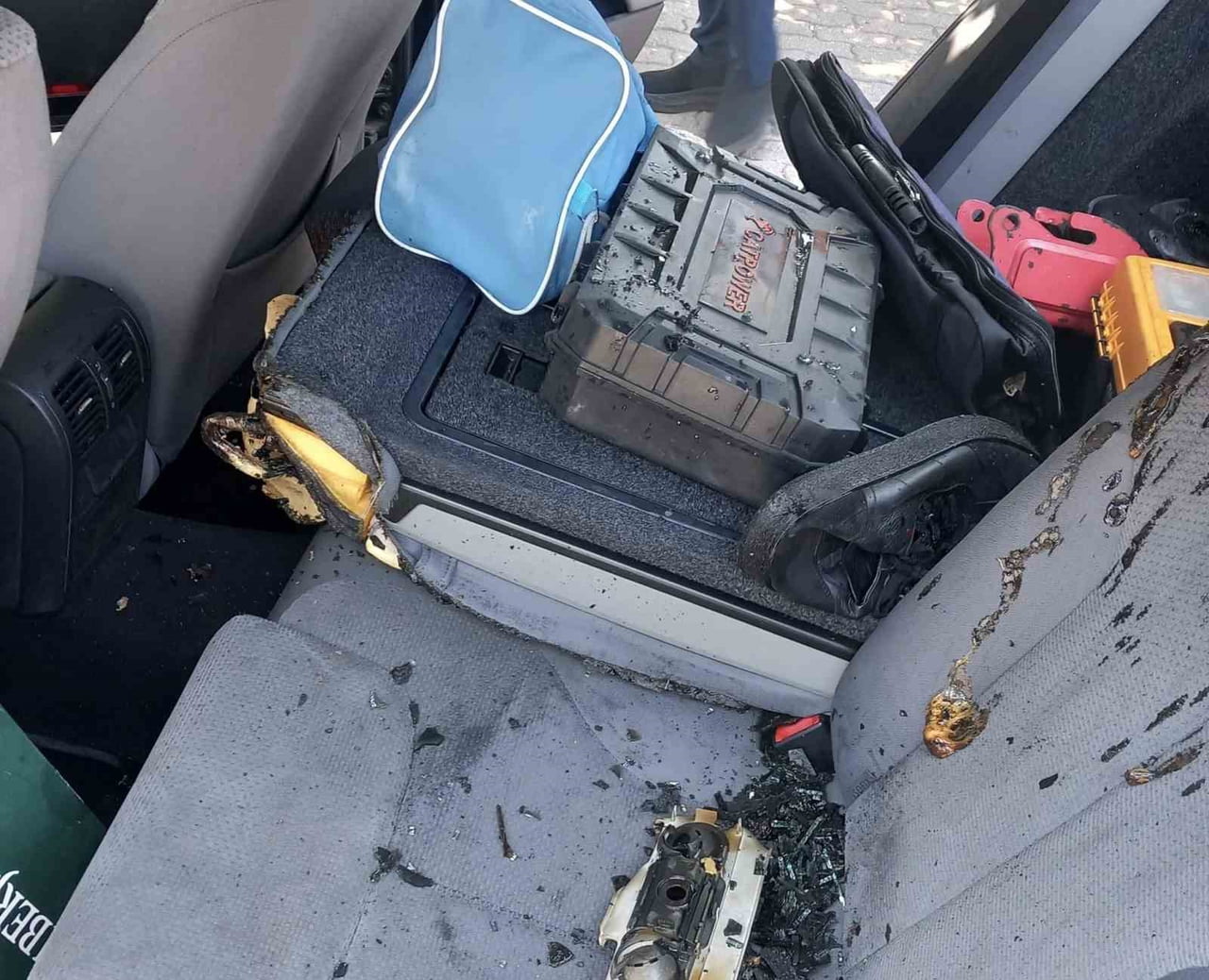 YANGIN SONUCU ARAÇTA MADDİ HASAR OLUŞTU.