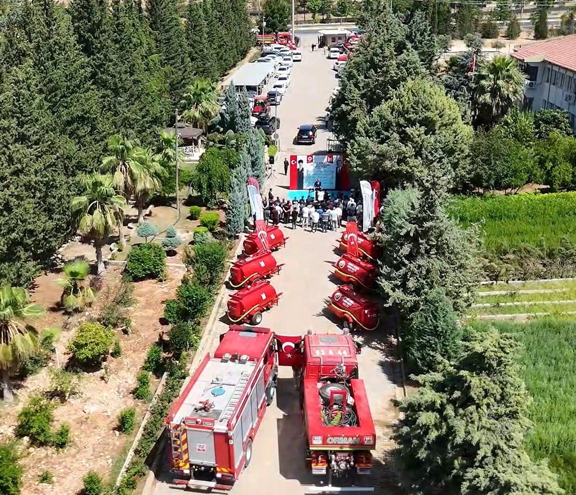 YANGINLARA İLK MÜDAHALEYİ GÜÇLENDİRMEK AMACIYLA 50 POMPALI TRAKTÖR SU TANKERİ TÖRENLE...
