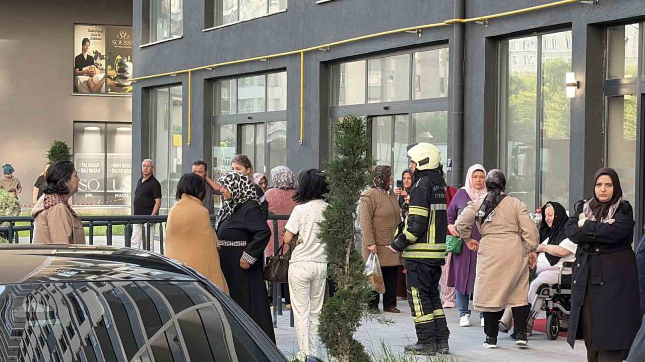 YANLIŞ ALARM VEREN YANGIN SENSÖRÜ PANİĞE YOL AÇTI. OLAY YERİNE ÇOK SAYIDA İTFAİYE SEVK...