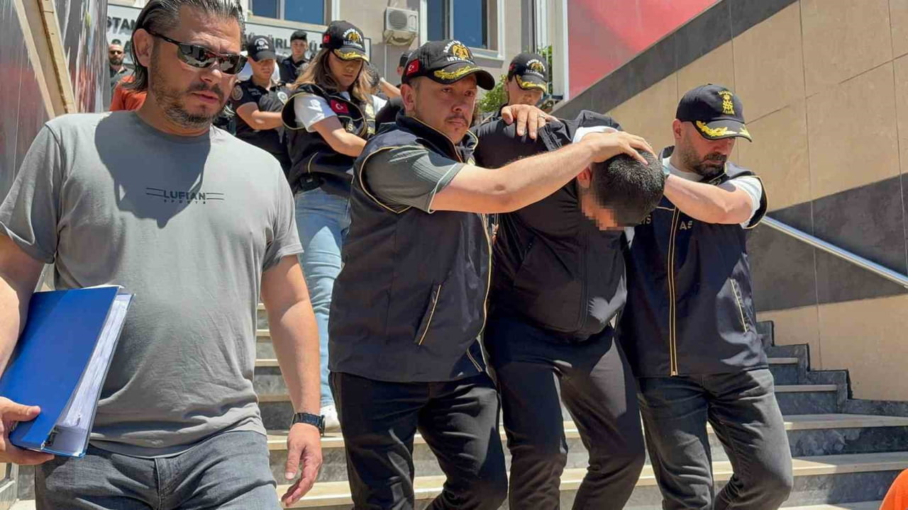 YAPILAN OPERASYONLARDA  YAKALANARAK GÖZALTINA ALINAN ŞÜPHELİLERDEN ÖMER S., BARAN Ç., FIRAT Y....
