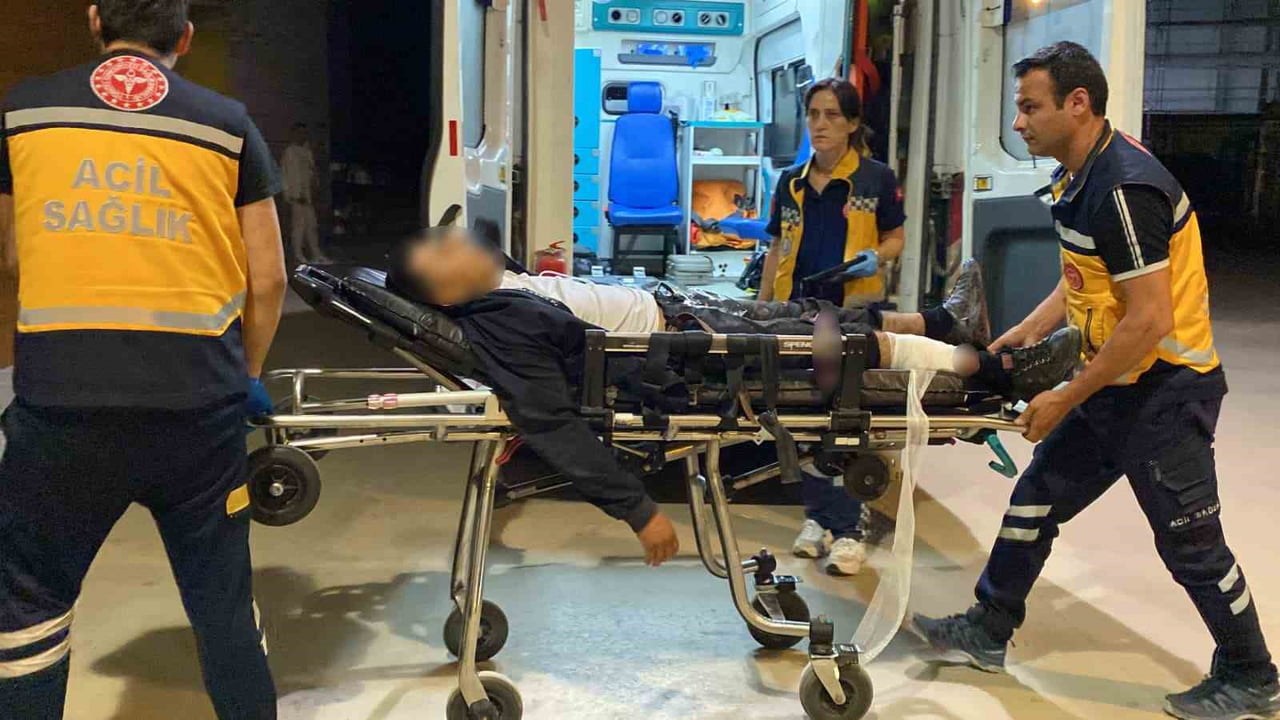 YARALI OLAY YERİNE SEVK EDİLEN AMBULANSLA İNEGÖL DEVLET HASTANESİ'NE KALDIRILDI.