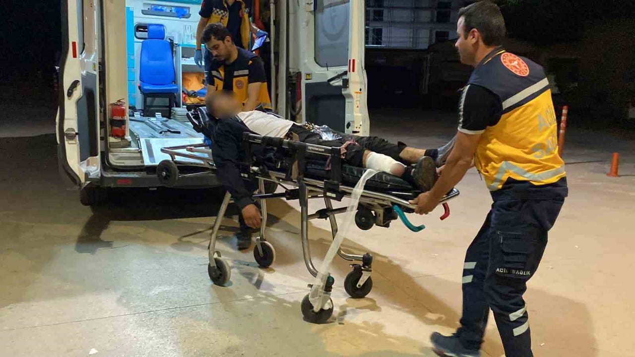 YARALI OLAY YERİNE SEVK EDİLEN AMBULANSLA İNEGÖL DEVLET HASTANESİ'NE KALDIRILDI.