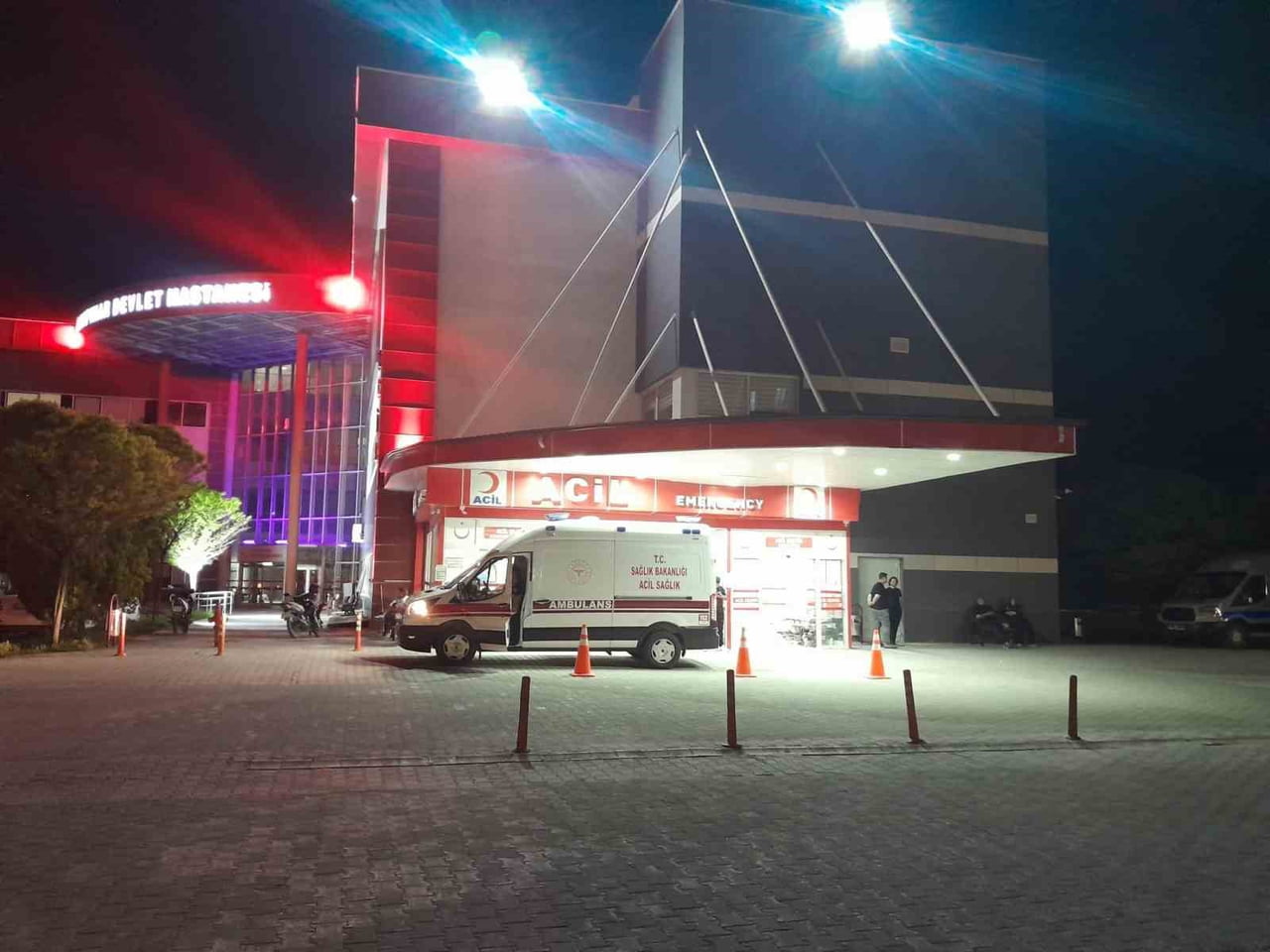 YARALILAR, AMBULANSLARLA KARAPINAR DEVLET HASTANESİ'NDE TEDAVİ ALTINA ALINDI.