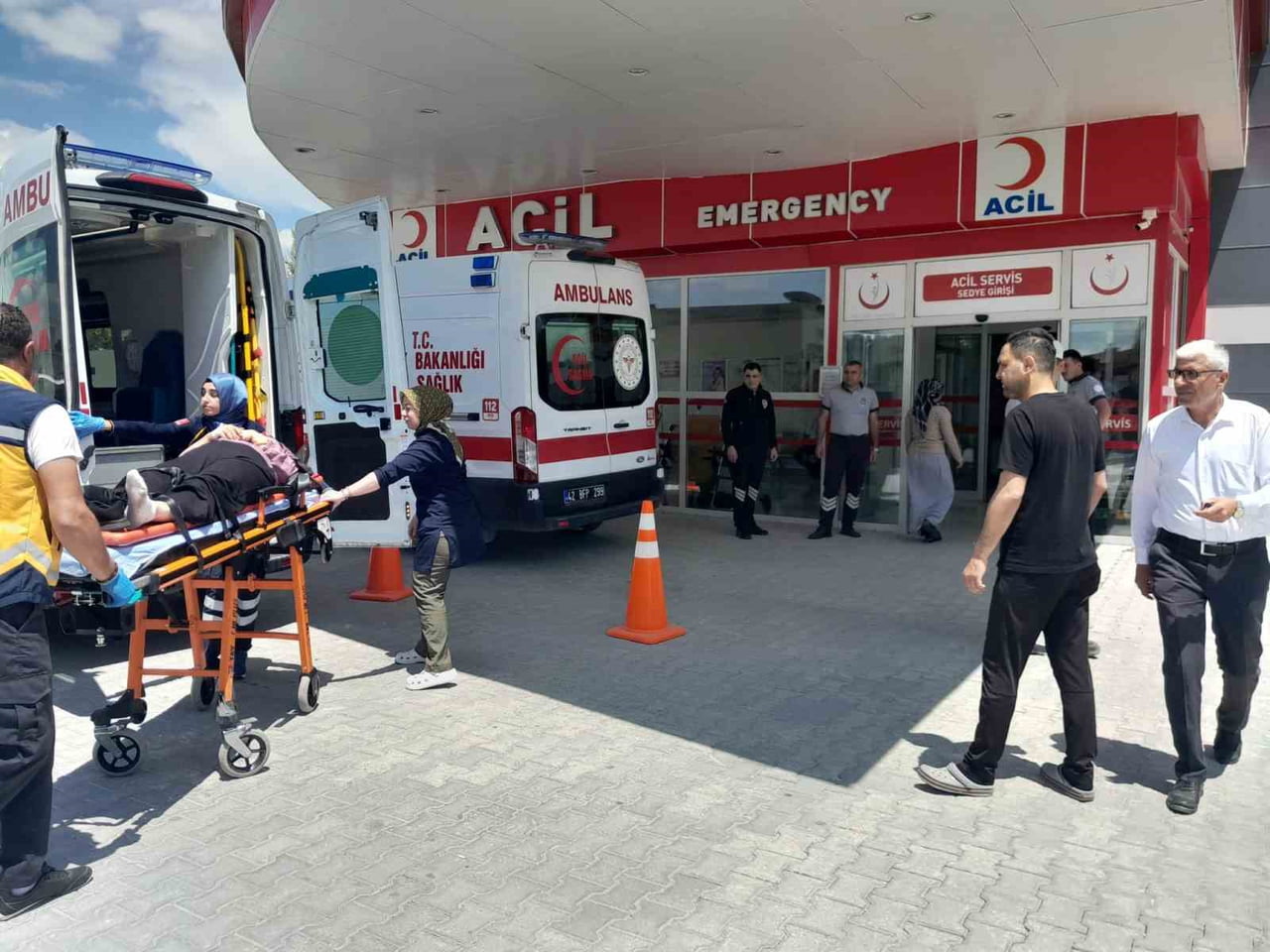 YARALILAR, AMBULANSLARLA KARAPINAR DEVLET HASTANESİ'NE KALDIRILDI