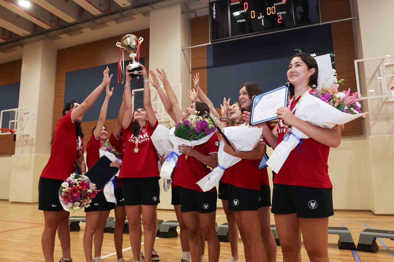 YAŞAR ÜNİVERSİTESİ KADIN VOLEYBOL TAKIMI, ANTALYA'DA DÜZENLENEN ÜNİLİG VOLEYBOL TÜRKİYE...