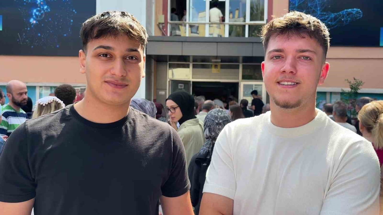 YASİN EMİN EROL (SOLDA), ÖMER AY (SAĞDA)
