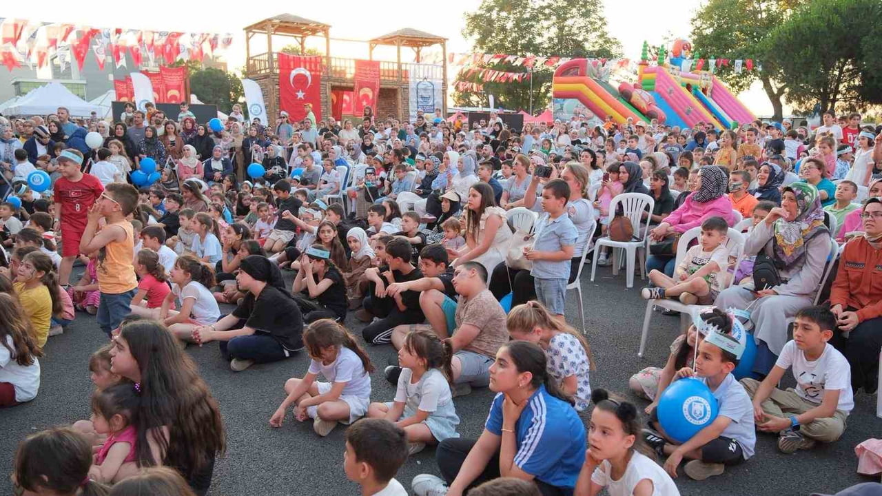 YAZ TATİLİNE GİREN ÖĞRENCİLER, YILDIRIM BELEDİYESİ’NİN DÜZENLEDİĞİ KARNE ŞENLİĞİ’NDE DOYASIYA...