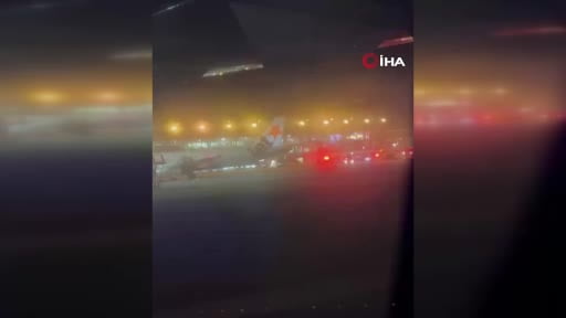 Yeni Zelanda'da bulunan Wellington Havalimanı'nda henüz belirlenemeyen nedenle çıkan yangın paniğe...