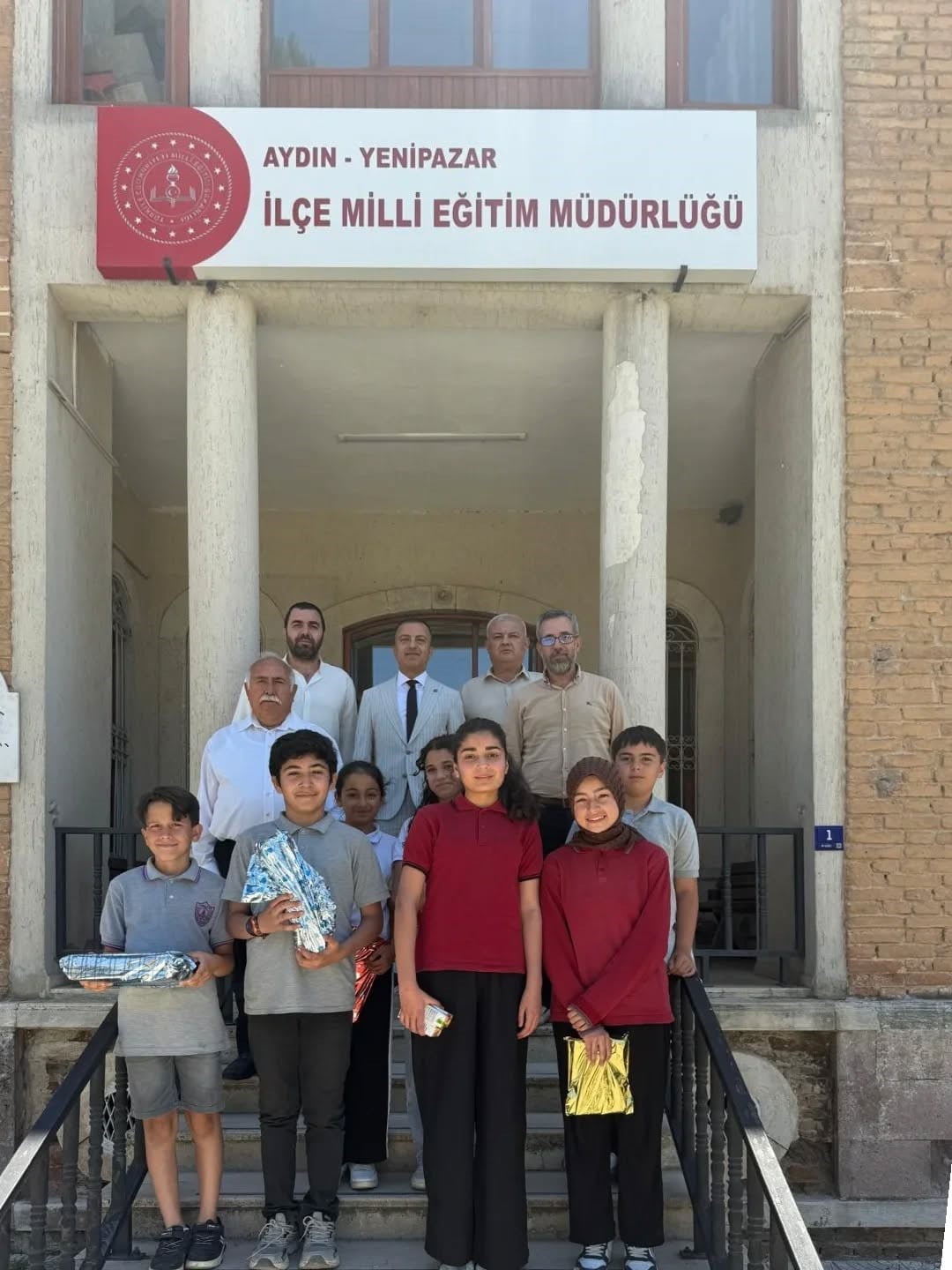 YENİPAZAR’DA BAŞARILI ÖĞRENCİLER ÖDÜLLENDİRİLDİ