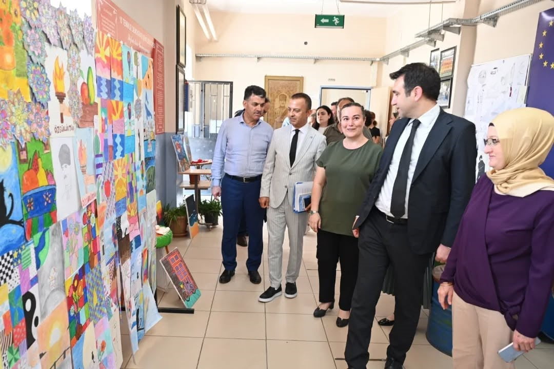 YENİPAZAR MERKEZ ORTAOKULU’NDA ÖĞRENCİLERİN YIL BOYUNCA HAZIRLADIĞI ÇALIŞMALARIN YER ALDIĞI YIL...