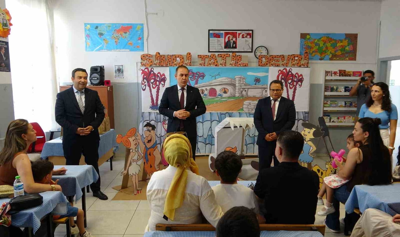 YENİŞEHİR İLÇESİNDEKİ YENİŞEHİR İLKOKULU'NDA DÜZENLENEN KARNE TÖRENİNE YENİŞEHİR İLÇE MİLLİ EĞİTİM...