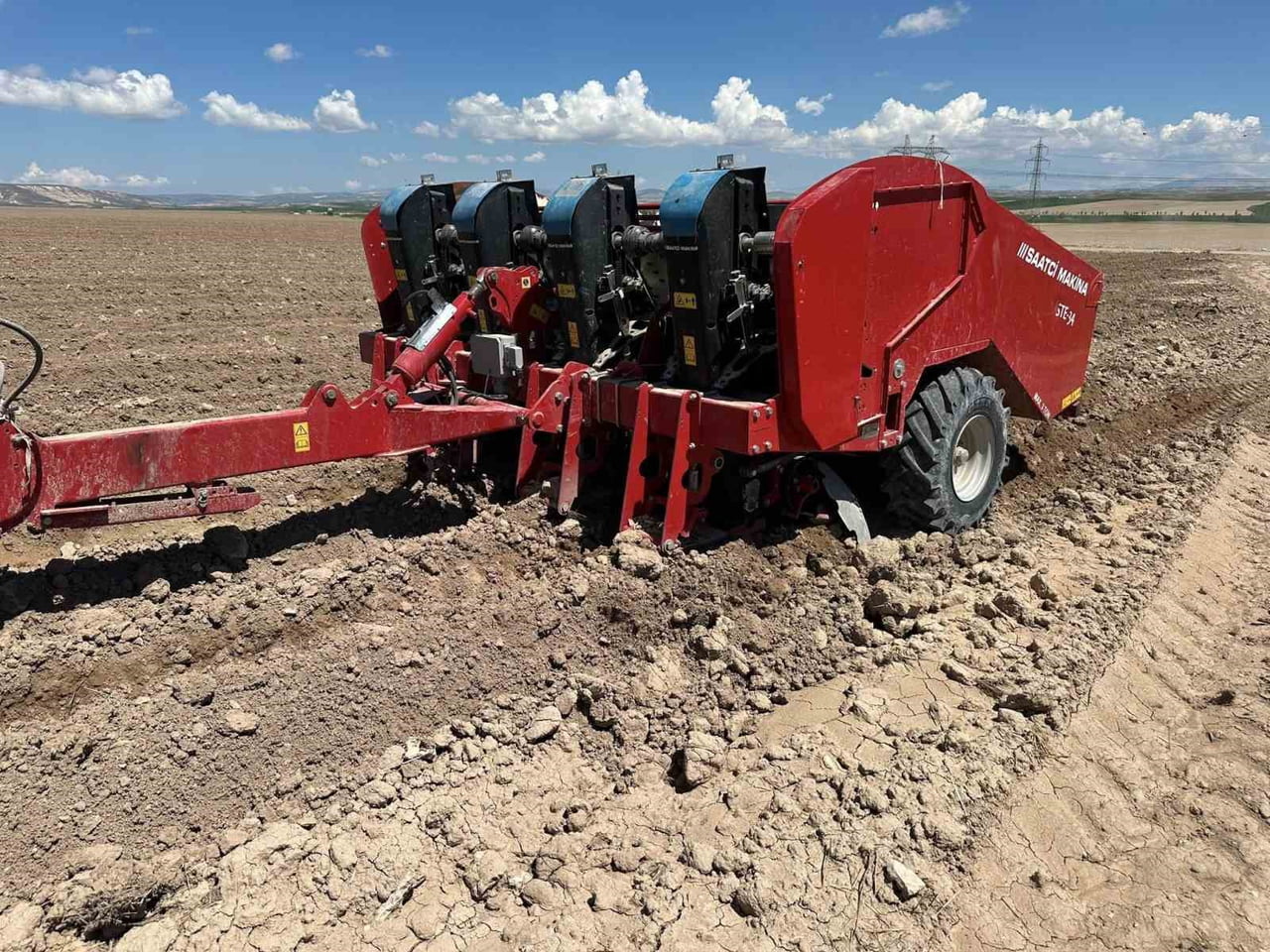 YERLİ PATATES TOHUMLARI NİĞŞAH VE SARUHANIN YUMRU DİKİMLERİ TAMAMLANDI