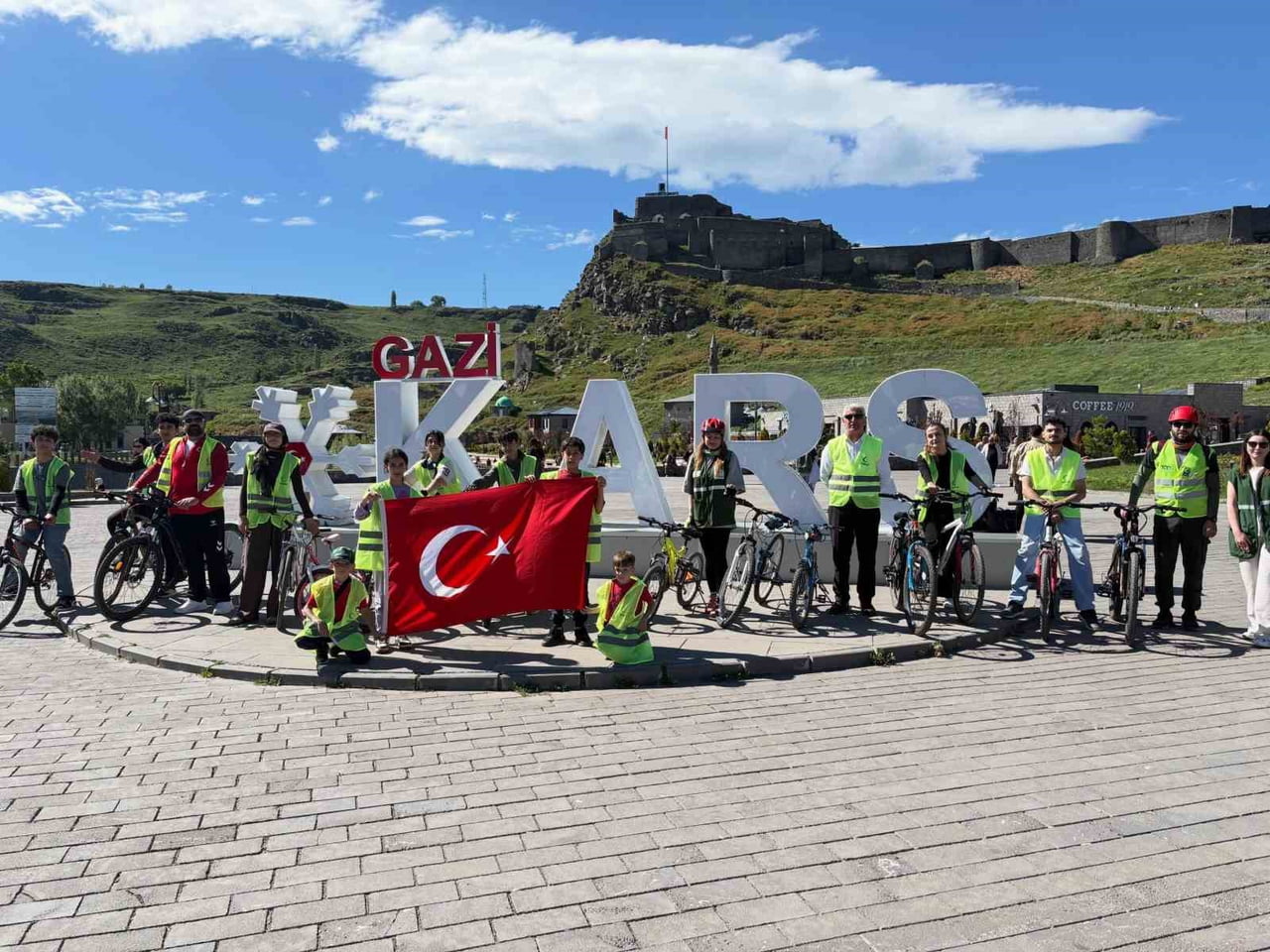 YEŞİLAY KARS ŞUBESİ'NDEN 13. GELENEKSEL BİSİKLET TURU: SAĞLIKLI YAŞAM İÇİN PEDALLAR...