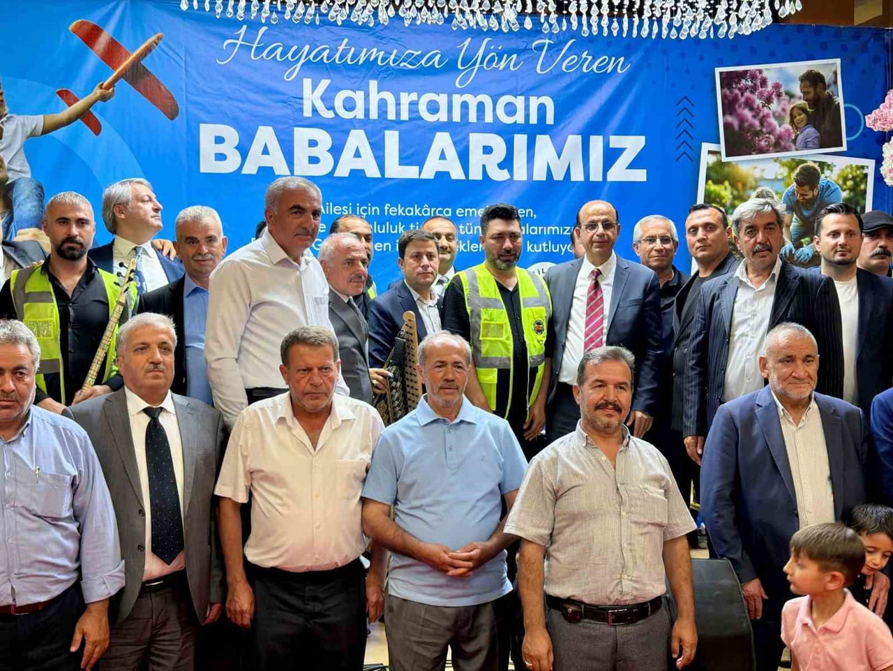 YEŞİLYURT BELEDİYESİNDEN MAHALLE MUHTARLARINA "BABALAR GÜNÜ" VEFASI