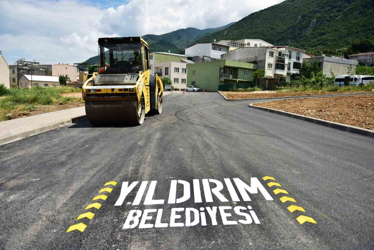 YILDIRIM BELEDİYESİ, BİR TARAFTAN BURSA’NIN EN BÜYÜK KENTSEL DÖNÜŞÜM HAMLESİNİ GERÇEKLEŞTİRİRKEN;...