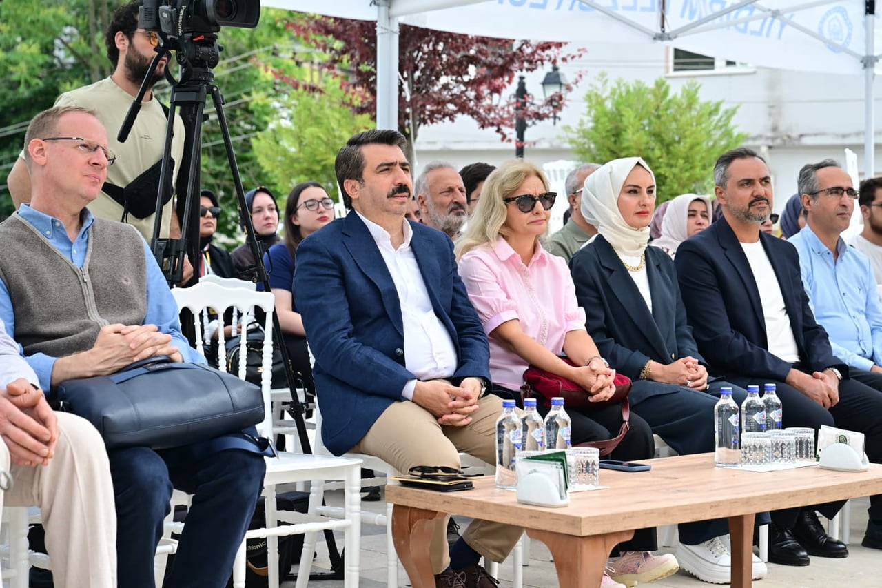 YILDIRIM BELEDİYESİ’NİN GENÇLERİN AKADEMİK VE ENTELEKTÜEL GELİŞİMİNE KATKI SUNMAK AMACIYLA HAYATA...