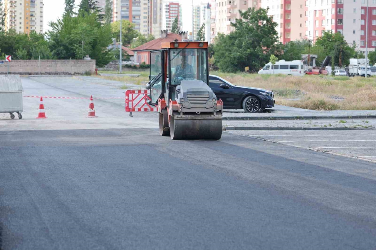 YILDIRIM BEYAZIT MAHALLESİ FATİH CADDESİ’NDEKİ YAKLAŞIK 1,5 KİLOMETRELİK YOLU ASFALTLAYAN...