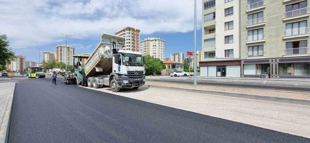 YILDIRIM BEYAZIT MAHALLESİ FATİH CADDESİ’NDEKİ YAKLAŞIK 1,5 KİLOMETRELİK YOLU ASFALTLAYAN...