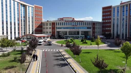 Yıllarca ağrı çekti, başarılı operasyonla yüzü yeniden güldü