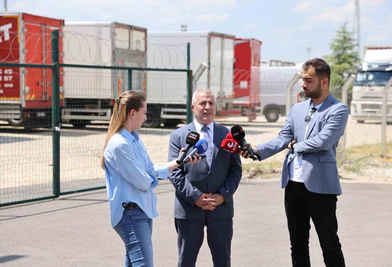YKS SORULARINI TAŞIYAN TIRLAR YOLA ÇIKTI