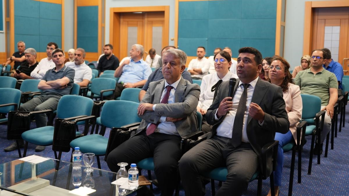YÖNETİCİ LİDERLİK EĞİTİM PROGRAMINDA YAPAY ZEKA ELE ALINDI