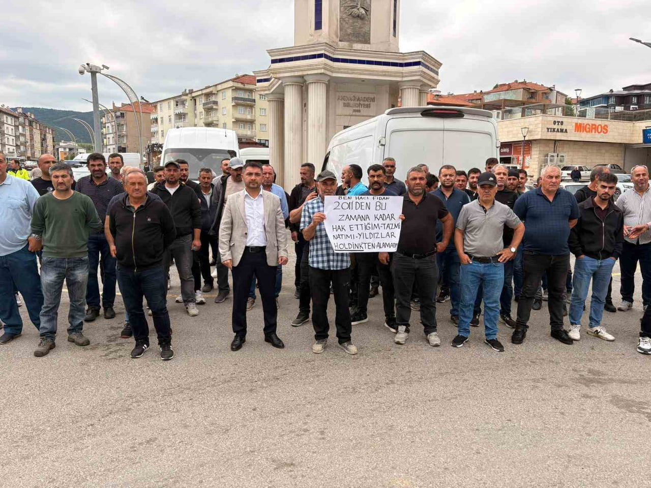 YOZGAT'IN AKDAĞMADENİ İLÇESİNDE 4 AYDIR MAAŞLARINI ALAMADIKLARINI İLERİ SÜREN 150 MADEN İŞÇİSİ...