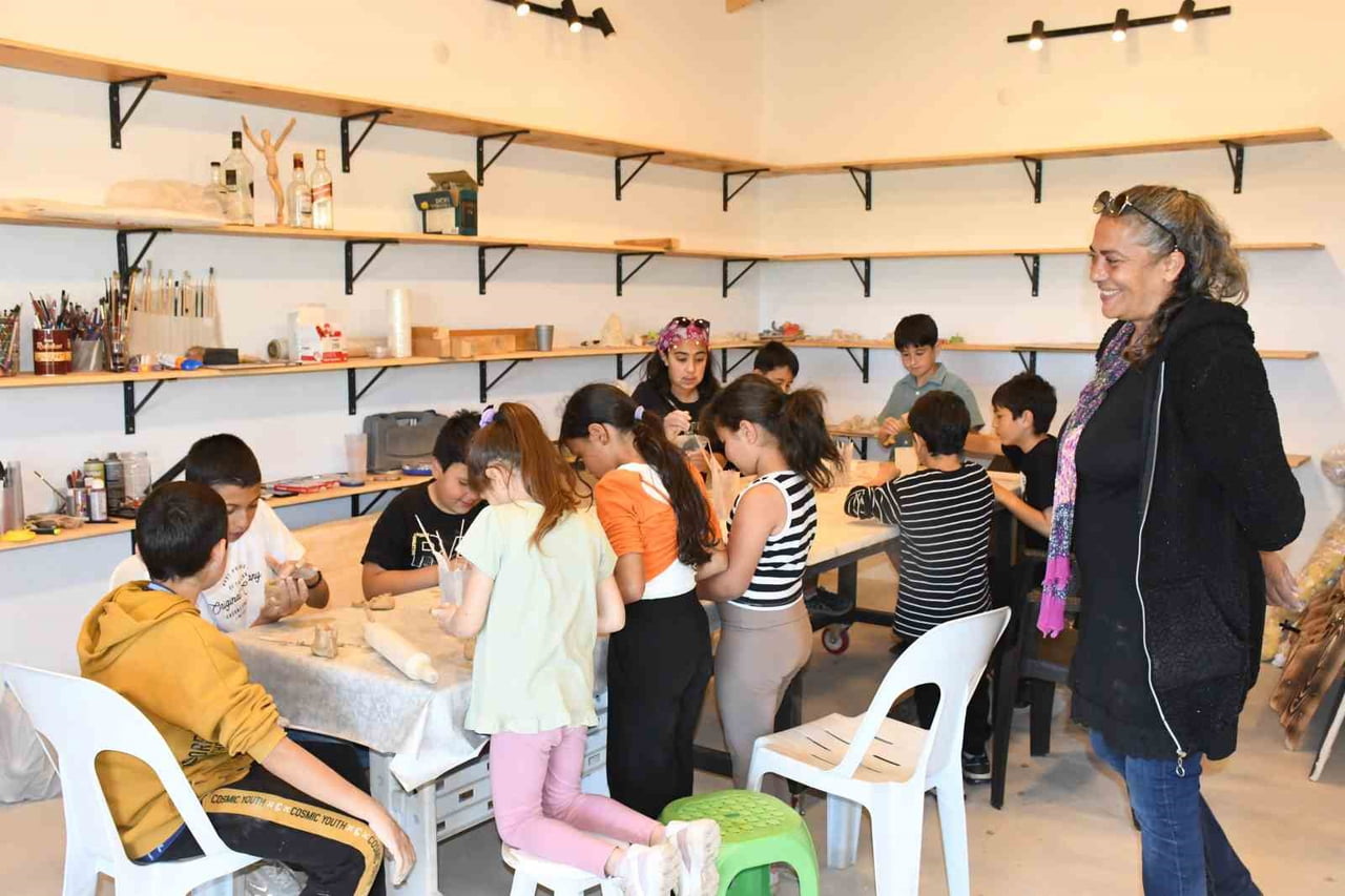 YOZGAT'IN SORGUN İLÇESİNDE GAZİ ÜNİVERSİTESİ GÜZEL GRAFİK TASARIM ÖĞRETMENLİĞİ UYGULAMALI SANATLAR...