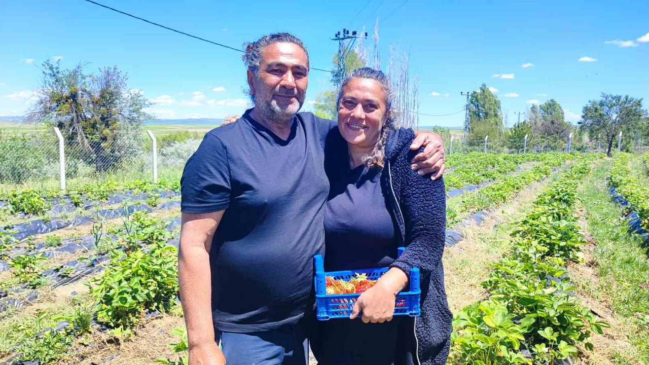 YOZGAT'IN SORGUN İLÇESİNE BAĞLI BAHADIN BELDESİNDE YAŞAYAN GÖKHAN VE GÜL AKYOL ÇİFTİ, PANDEMİ...