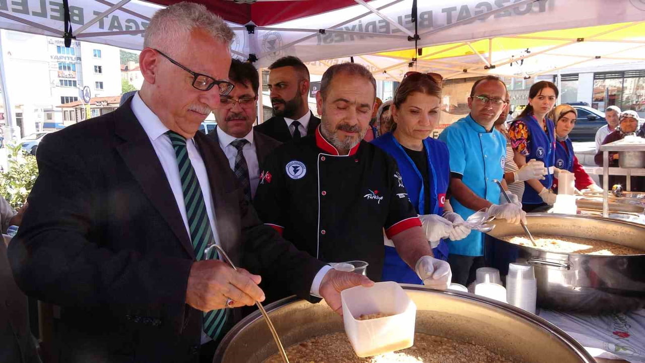YOZGAT BELEDİYESİ, MUHARREM AYI DOLAYISIYLA GELENEKSEL AŞURE İKRAMI ETKİNLİĞİ DÜZENLEDİ....
