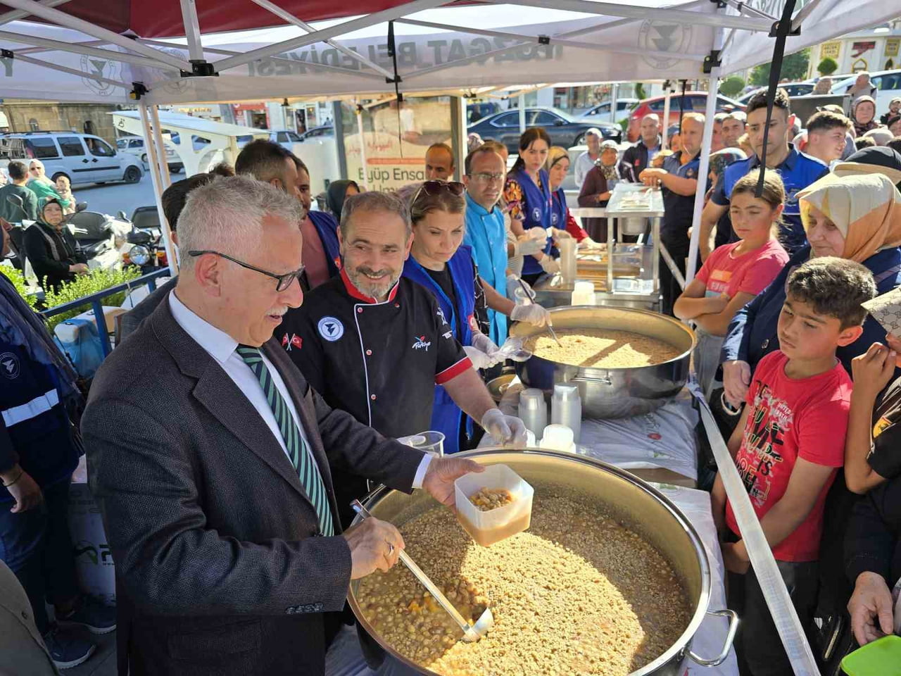 YOZGAT BELEDİYESİ, MUHARREM AYI DOLAYISIYLA GELENEKSEL AŞURE İKRAMI ETKİNLİĞİ DÜZENLEDİ....