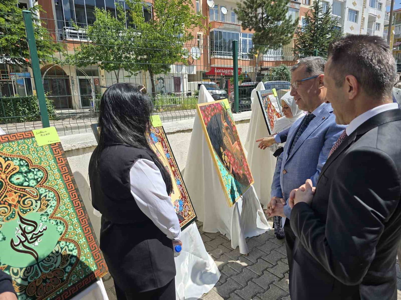 YOZGAT HALK EĞİTİM MERKEZİ TARAFINDAN ‘HAYAT BOYU ÖĞRENME HAFTASI’ ÇERÇEVESİNDE SERGİ...