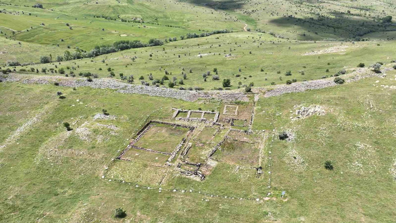 YOZGAT’IN SORGUN İLÇESİNE BAĞLI ŞAHMURATLI KÖYÜNDE BULUNAN KERKENES HARABELERİNDE UZUN SÜREDİR...