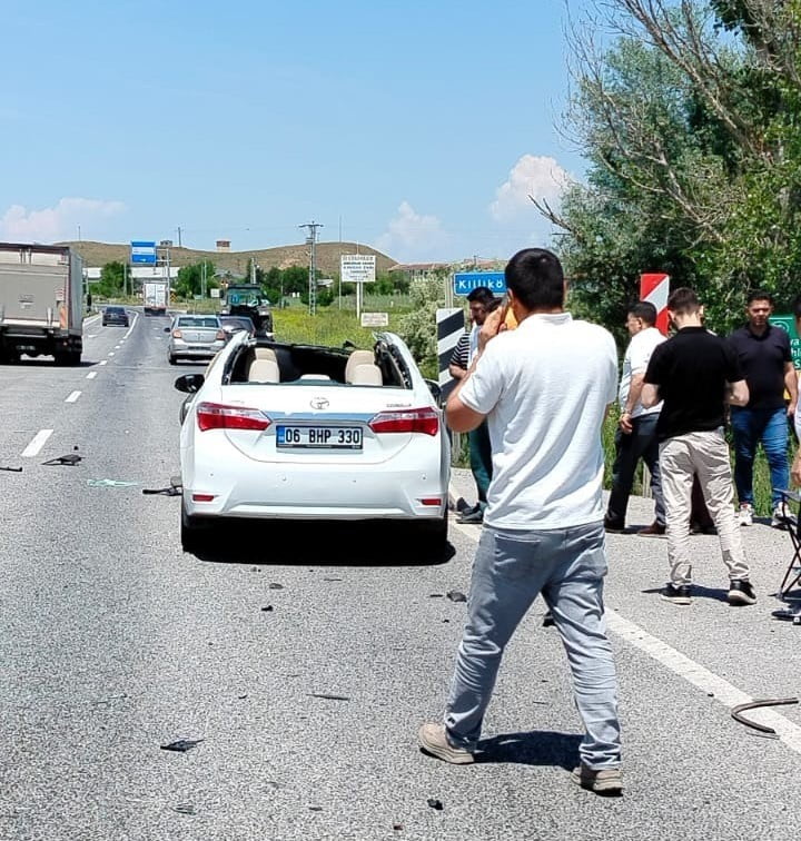 YOZGAT’IN YERKÖY İLÇESİNDE, HIZLI TREN KAVŞAĞI MEVKİİNDE MEYDANA GELEN TRAFİK KAZASINDA 2 KİŞİ...