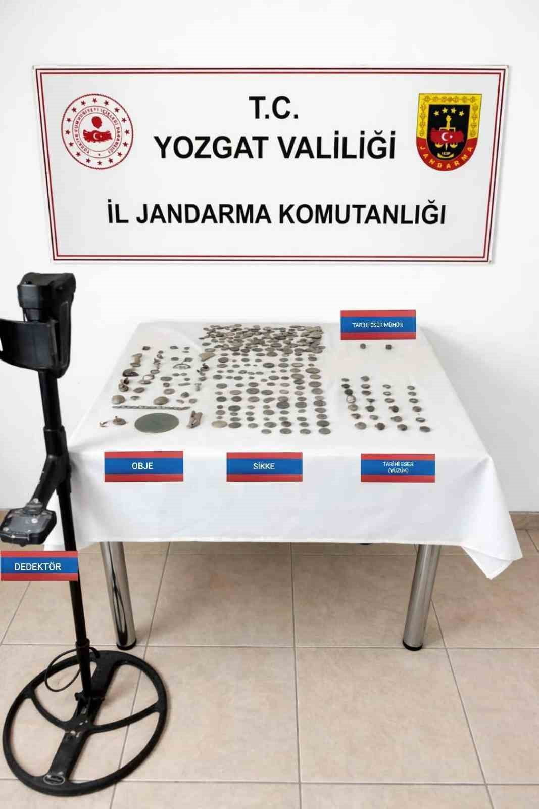 YOZGAT’IN YERKÖY İLÇESİNDE TARİHİ ESER NİTELİĞİNDE OBJELER ELE GEÇİRİLDİ.-