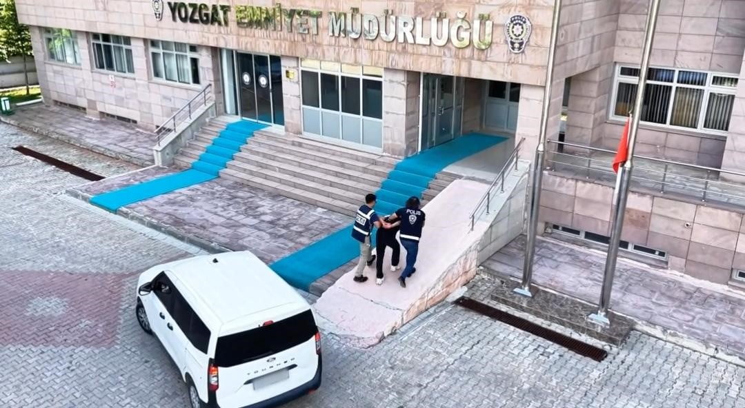 YOZGAT’TA 63 YIL KESİNLEŞMİŞ HAPİS CEZASIYLA ARANAN FİRARİ HÜKÜMLÜ YAKALANDI.-