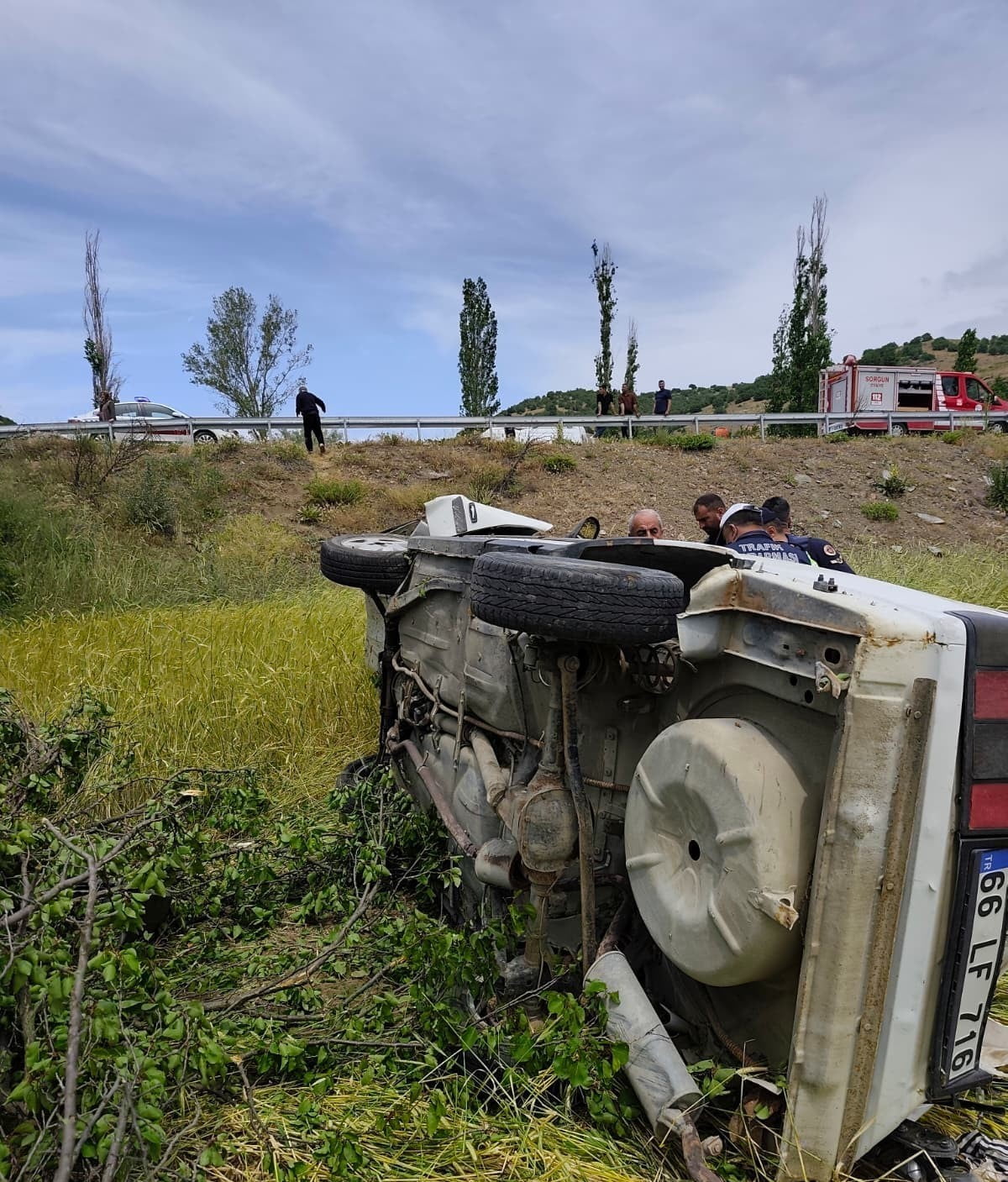 YOZGAT’TA MEYDANA GELEN KAZADA OTOMOBİLİN TAKLA ATMASI SONUCU 2 KİŞİ YARALANDI.