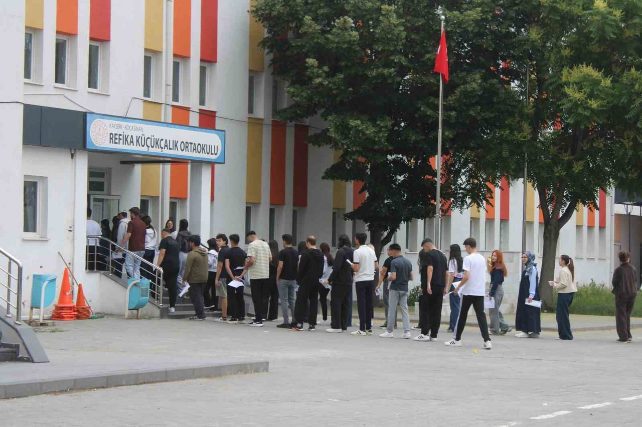YÜKSEKÖĞRETİM KURUMLARI SINAVI'NIN (YKS) İLK OTURUMU OLAN TEMEL YETERLİLİK TESTİ (TYT)
