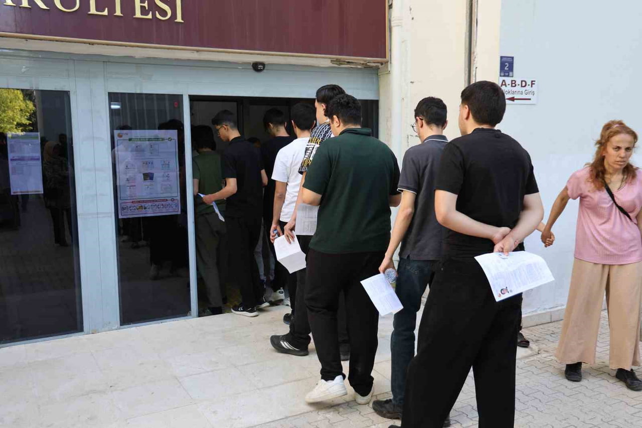 YÜKSEKÖĞRETİM KURUMLARI SINAVI’NIN (YKS) İKİNCİ OTURUMU ALAN YETERLİLİK TESTİ (AYT) ÜLKE GENELİNDE...