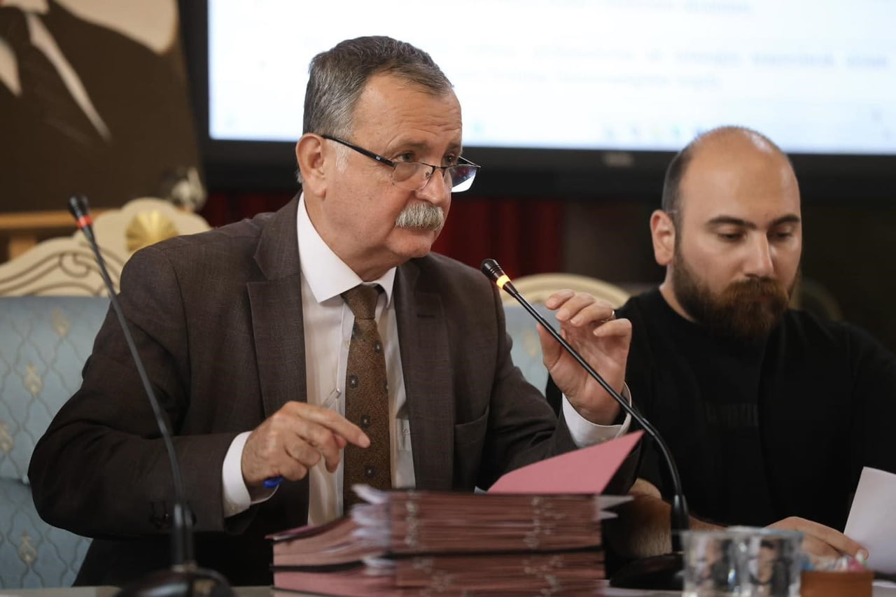 YUNUSEMRE BELEDİYE MECLİSİ’NDE CHP’NİN GENEL BAŞKAN ÖZGÜR ÖZEL’E DESTEK BİLDİRİSİ OKUMASI...