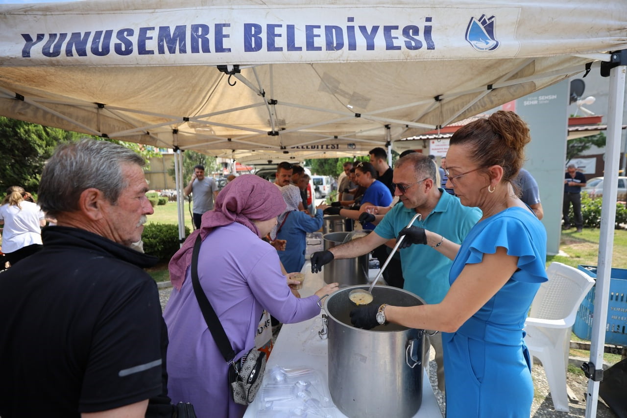 YUNUSEMRE BELEDİYESİ, MUHARREM AYININ BİRLİK, BERABERLİK VE PAYLAŞMA RUHUNU YAŞATMAK AMACIYLA İLÇE...