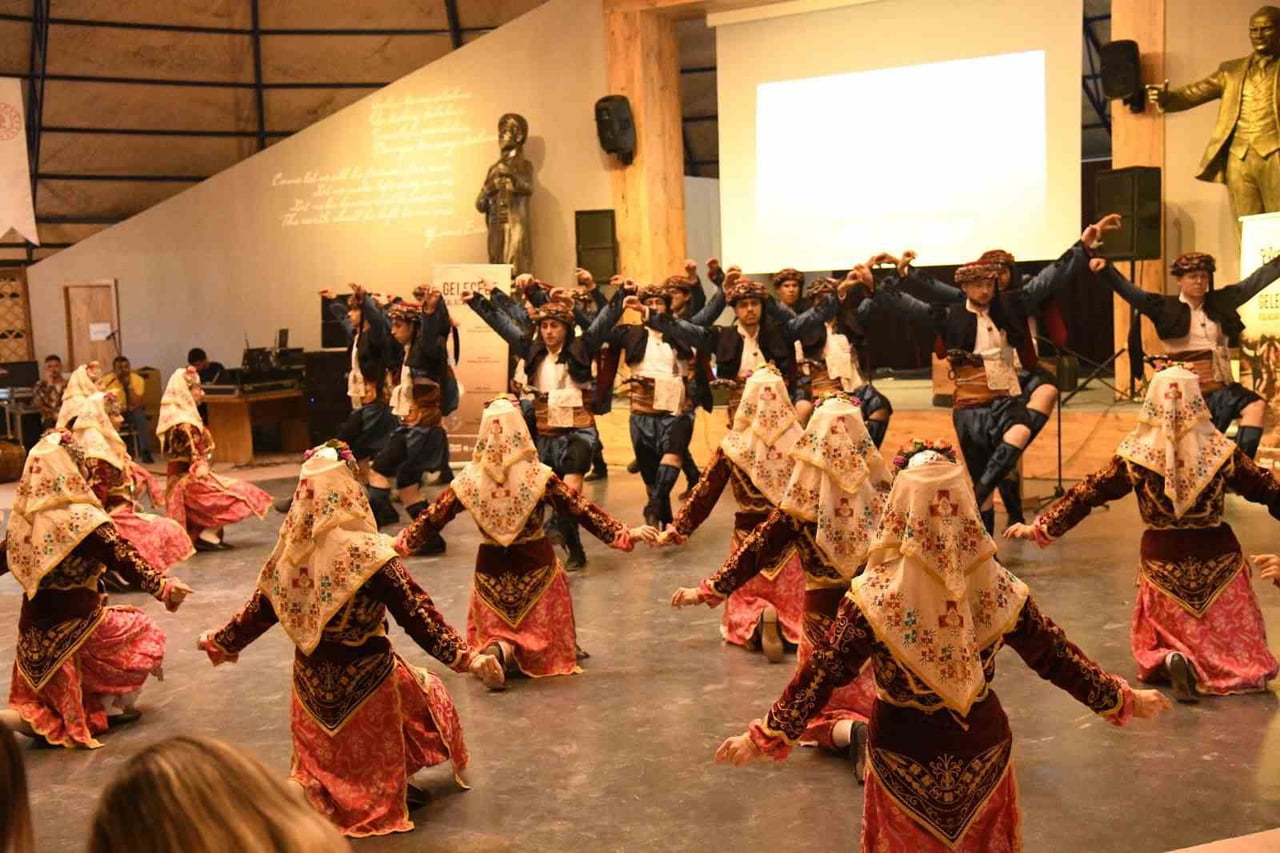 YUNUSEMRE BELEDİYESİ’NİN DESTEKLERİYLE DÜZENLENEN "GELECEĞE KALACAK ADIMLAR-ZEYBEKLER"...