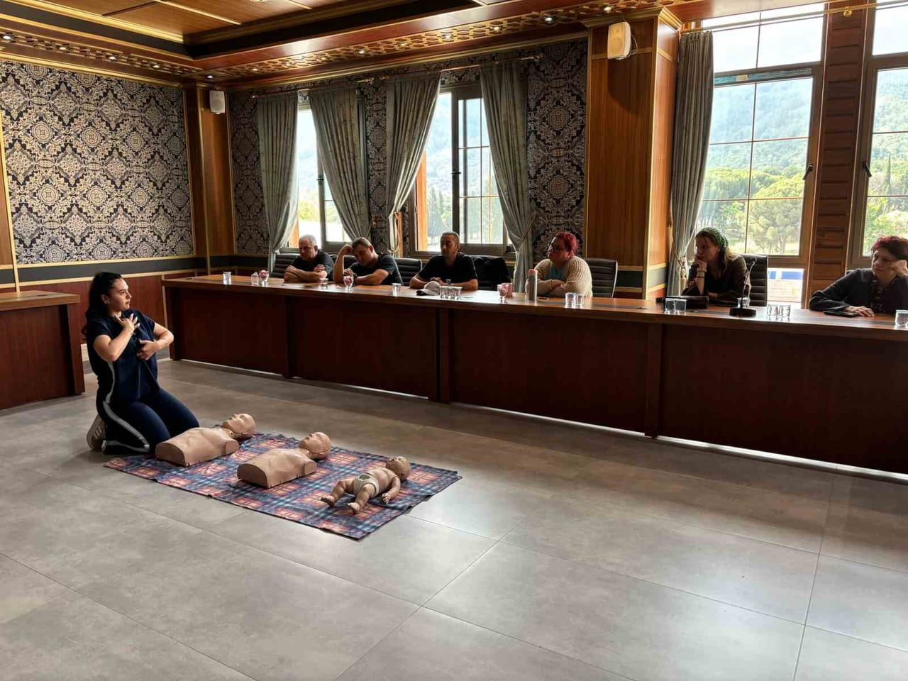 YUNUSEMRE BELEDİYESİ PERSONELİ, İŞ SAĞLIĞI VE GÜVENLİĞİ KAPSAMINDA DÜZENLENEN İLKYARDIM EĞİTİMİNDE...