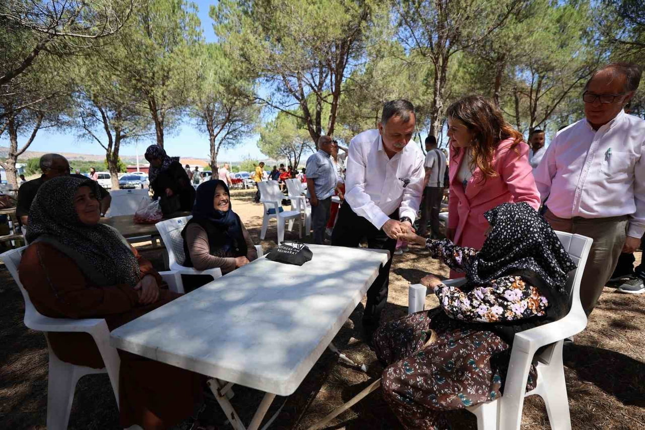 YUNUSEMRE’NİN ÖNEMLİ TARIMSAL DEĞERLERİNDEN BİRİ OLAN OSMANCALI ÇİLEĞİNİN İLK HASADI, OSMANCALI...
