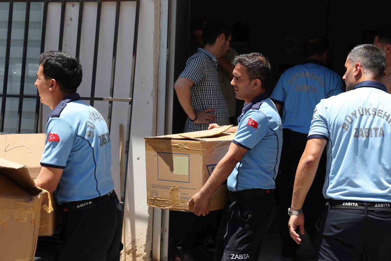 ZABITA EKİPLERİNİN YAPTIĞI DENETİMLERDE İNSAN CİLDİNE VE SAĞLIĞINA ZARARLI 4 BİN 322 ADET SAHTE...