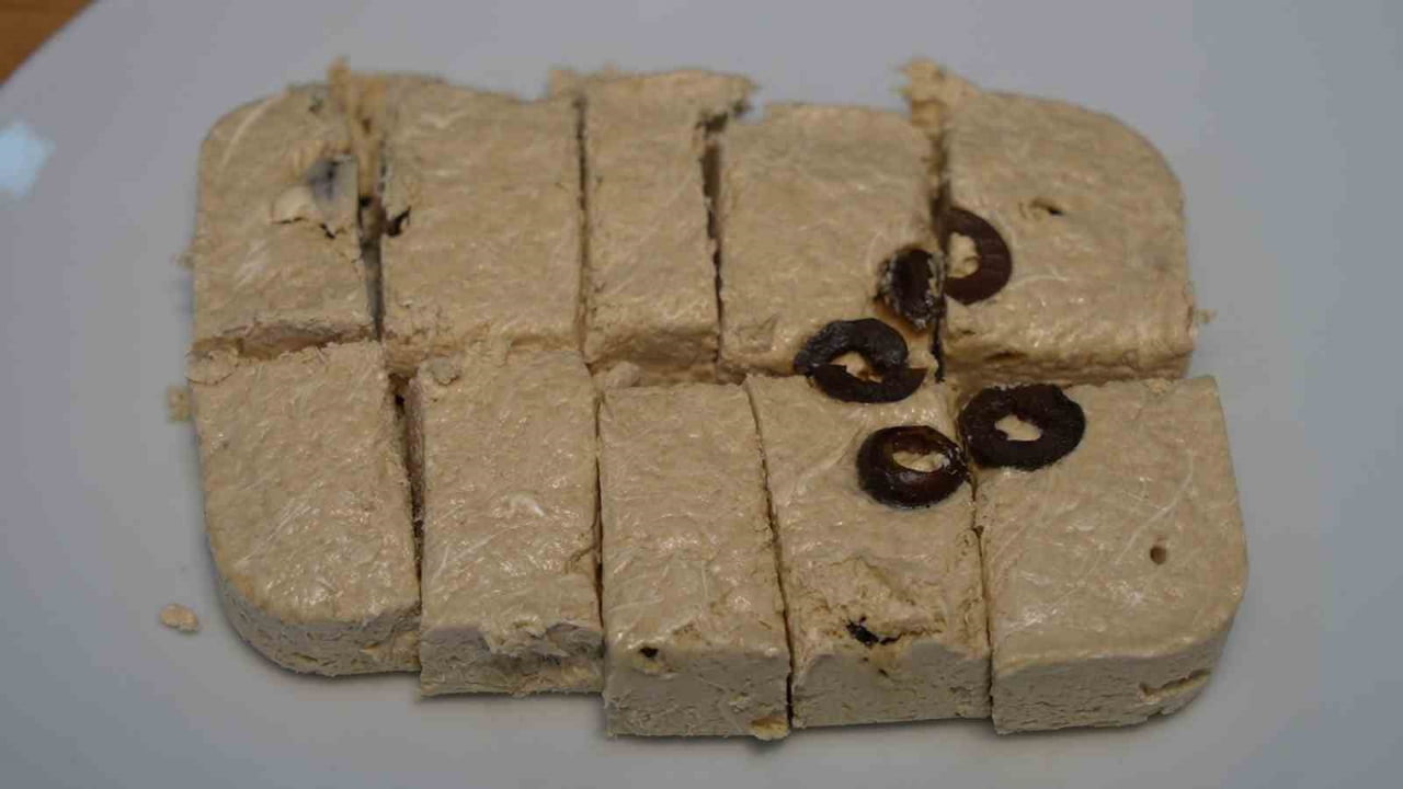 ZEYTİNİN TÜRKİYE'NİN EN ÖNEMLİ MİLLİ DEĞERLERİNDEN BİRİ OLDUĞUNU VE ÜLKEDE BOL MİKTARDA...