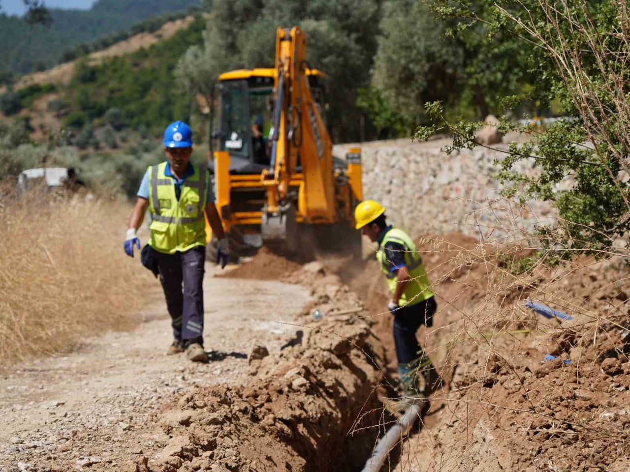 ZEYTİNKÖY MAHALLESİ’NDE İÇME SUYU HATLARI YENİLENİYOR