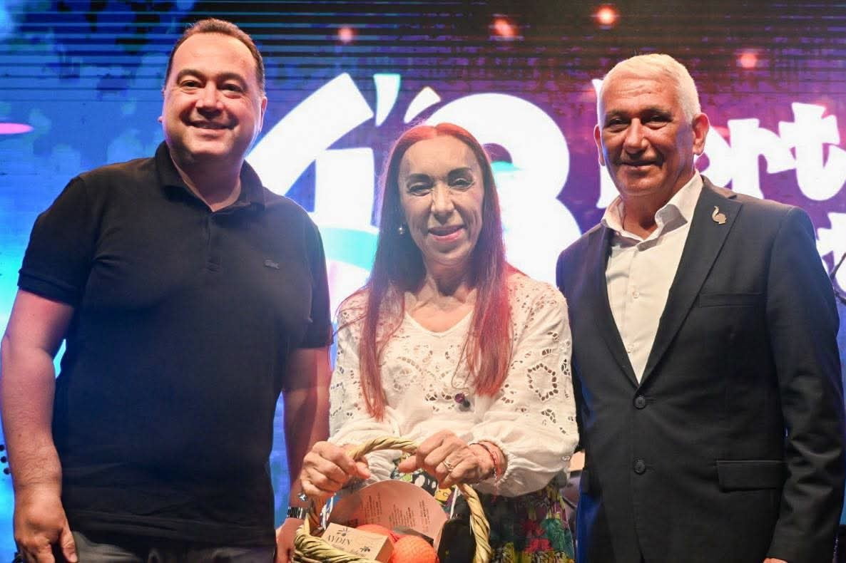 ZİYARET PROGRAMI KAPSAMINDA İKİ BELEDİYE BAŞKANI, FESTİVAL SAHNESİNDE YER ALAN ÜNLÜ SANATÇI LEMAN...